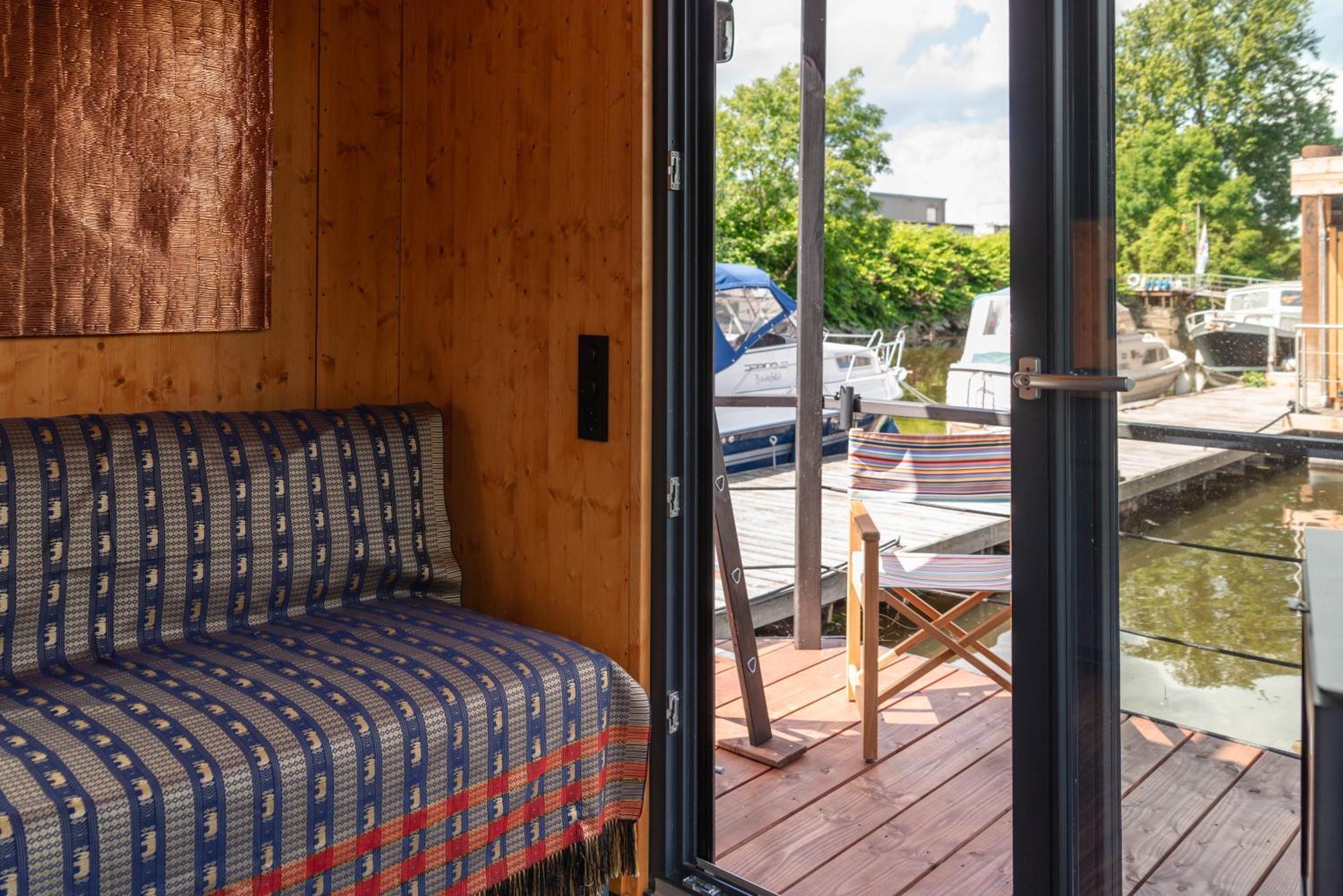 Tiny-hausboot Likedeeler Mit Dachterasse Und Kamin Hamburg