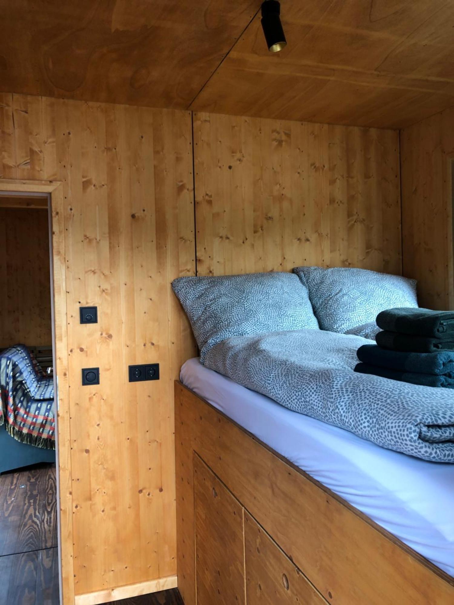 Botel Tiny-hausboot Likedeeler Mit Dachterasse Und Kamin