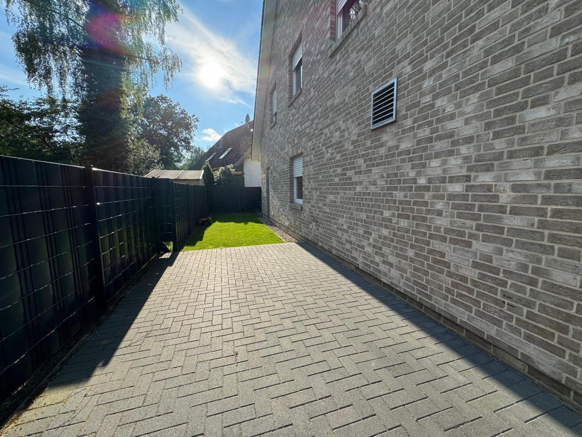 Apartment Neubau, Moderne Haushälfte In