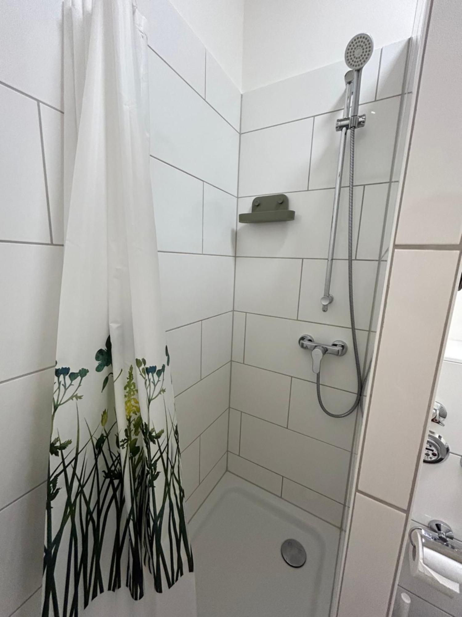 35 Qm Grosses Mit Eigenem Badezimmer In Den Elbvororten Apartment Hamburg