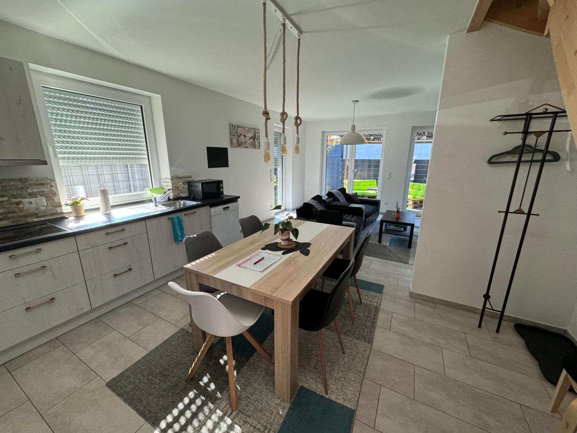 Apartment Neubau, Moderne Haushälfte In Hamburg