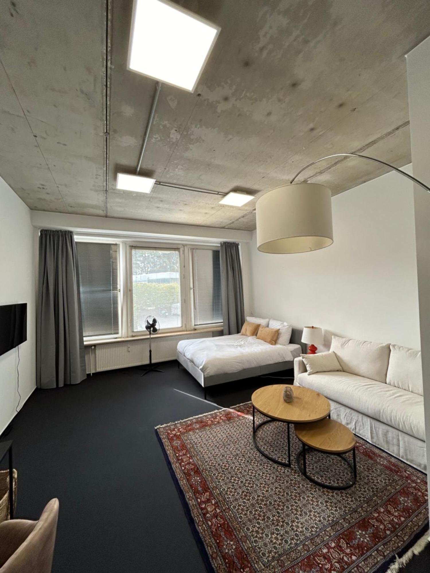 35 Qm Grosses Mit Eigenem Badezimmer In Den Elbvororten Hamburg