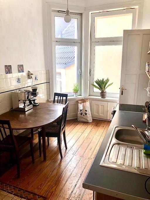 100 Qm Altbau-wohnung Mitten Im Zentrum Apartment *