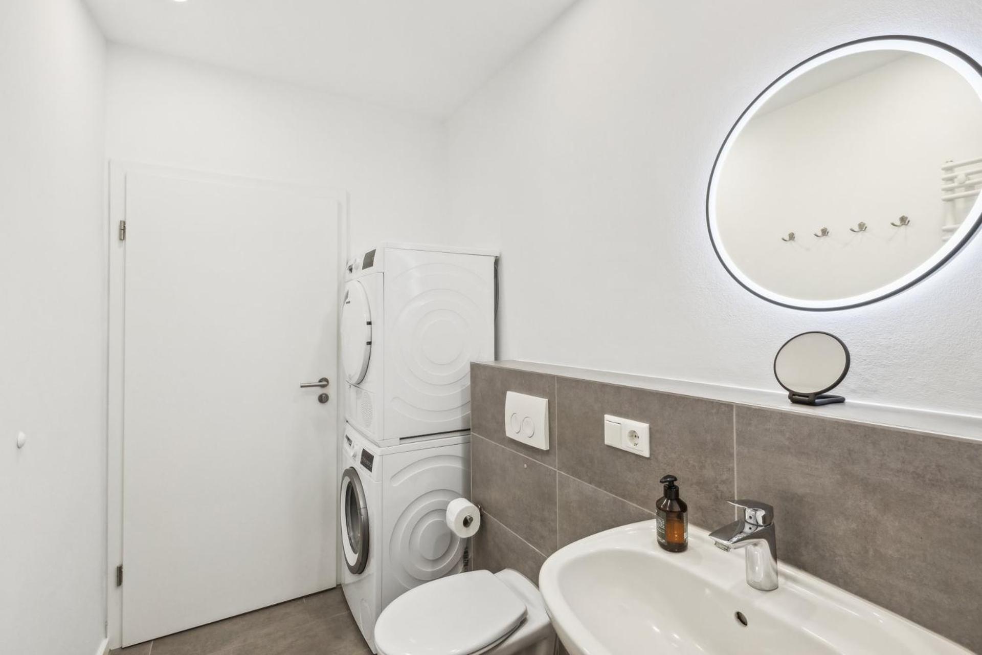 Business Kranich: 3 Zimmer, Infrastrukturlage Hh Langenhorn, Naehe Airport Hamburg
