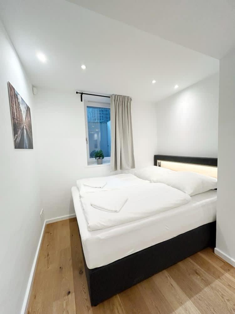 Apartment Spacious For 12 In Hamburg