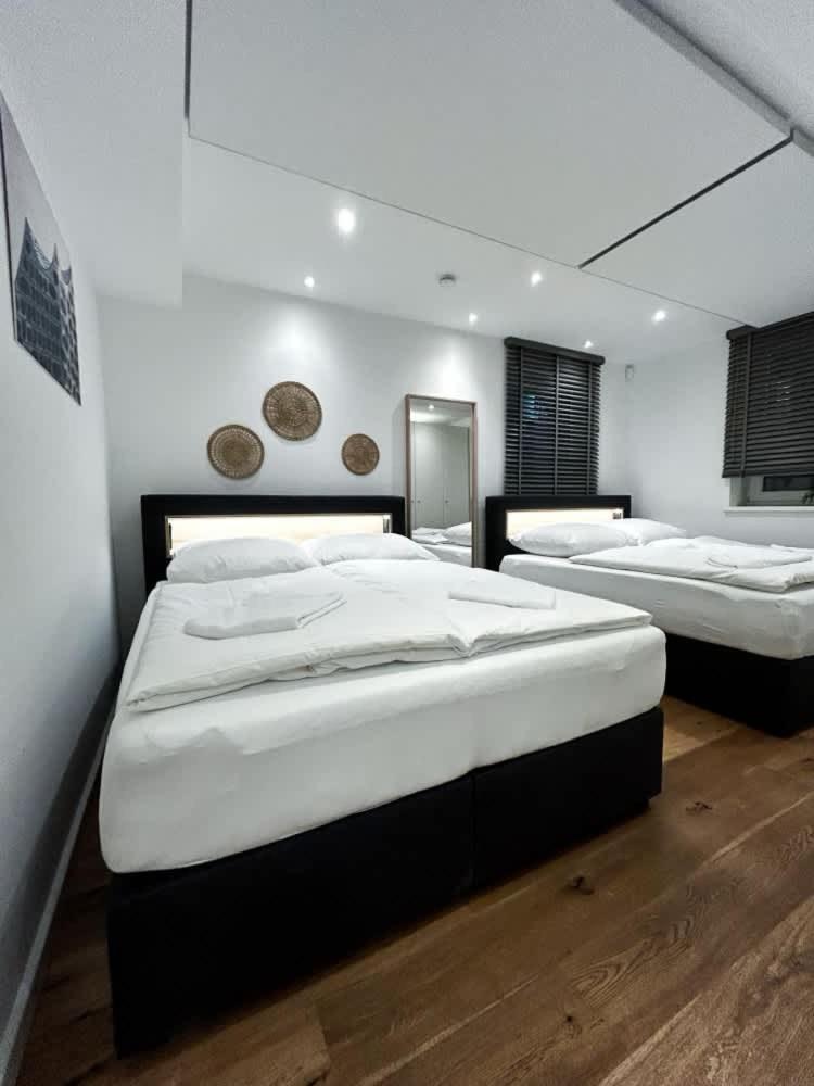 Apartment Spacious For 12 In Hamburg