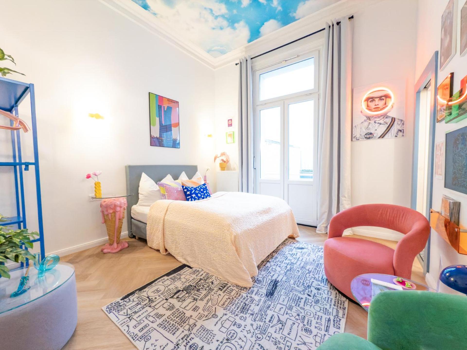 Retropop Design , Designerzimmer Fuer Je 2 Personen, Lage, Wifi *