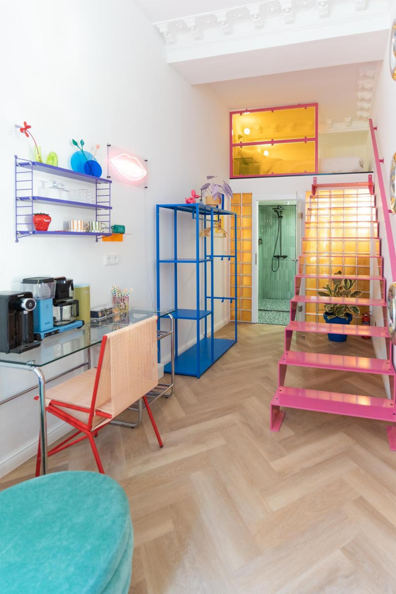 Retropop Design , Designerzimmer Fuer Je 2 Personen, Lage, Wifi *
