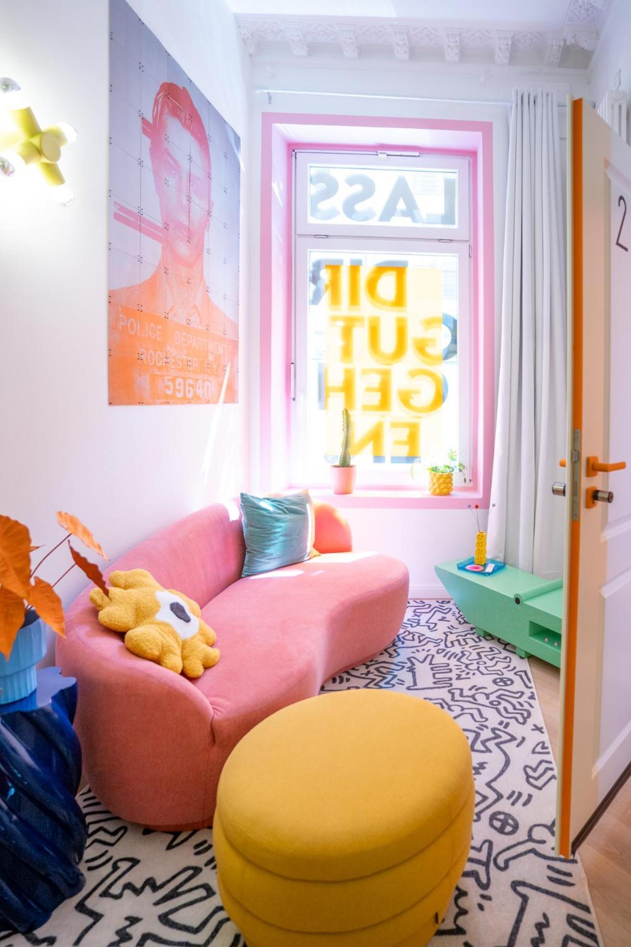 Aparthotel Retropop Design , Designerzimmer Fuer Je 2 Personen, Lage, Wifi