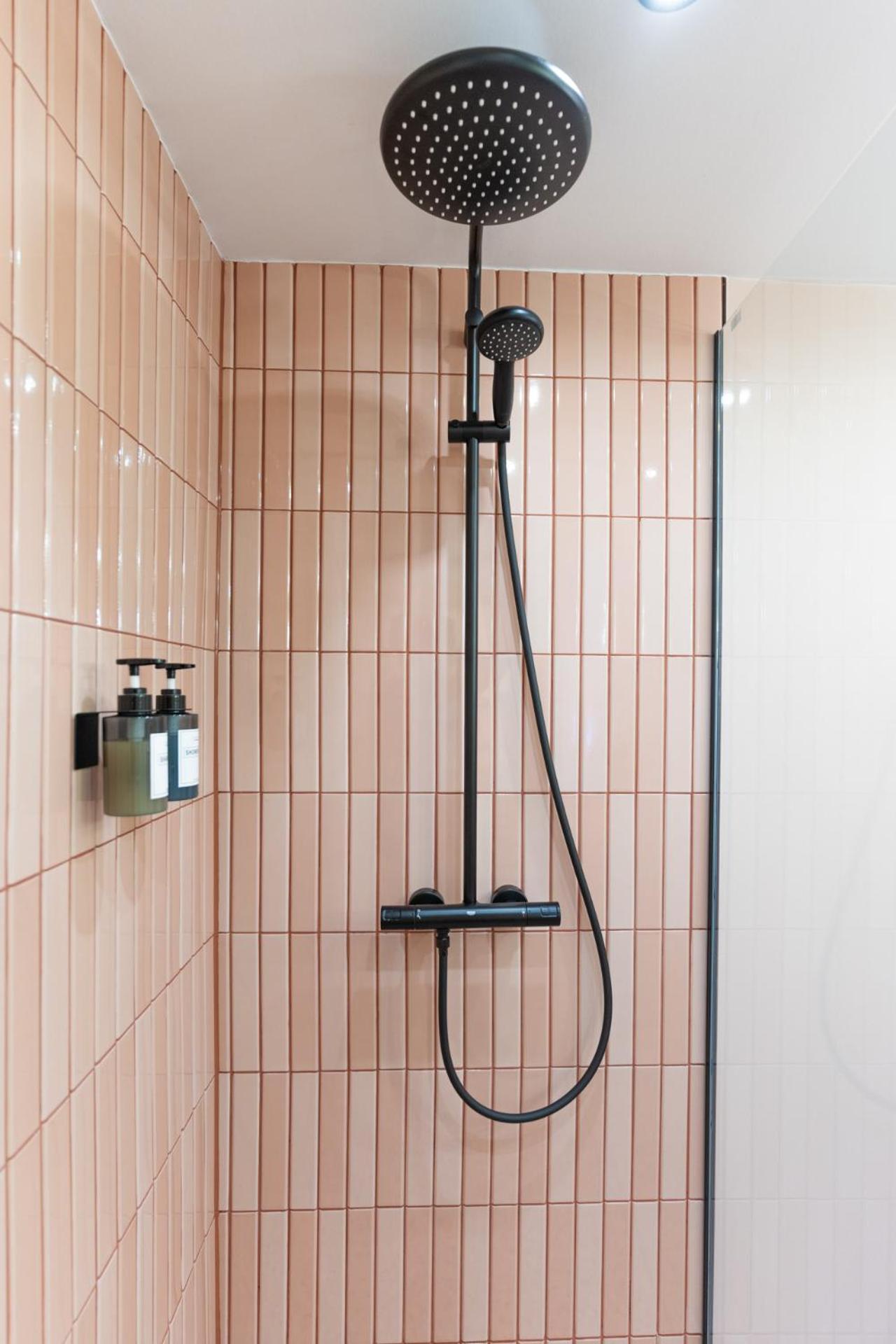 Retropop Design , Designerzimmer Fuer Je 2 Personen, Lage, Wifi * Hamburg-Harburg