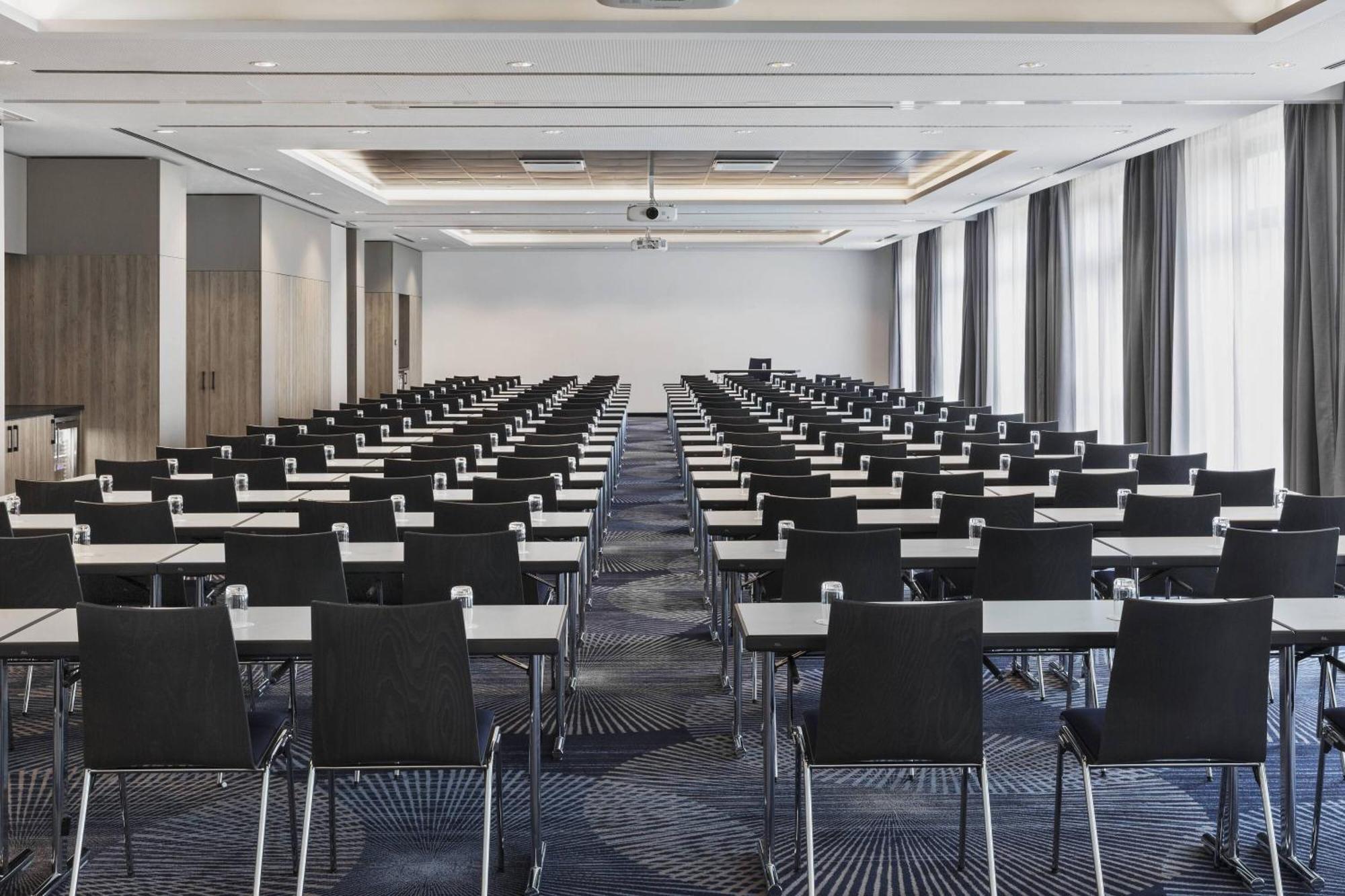 Courtyard By Marriott Hotel 4*