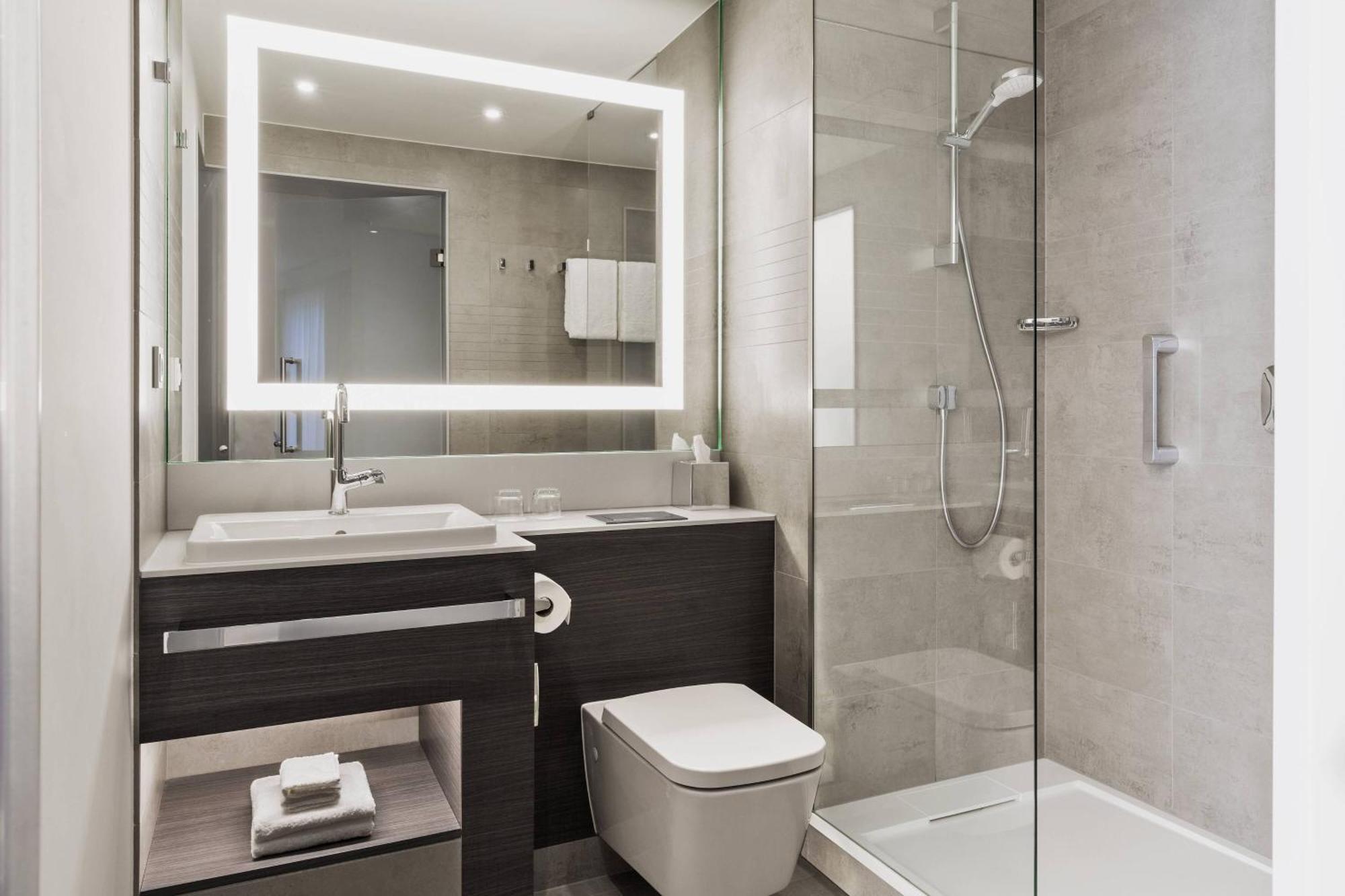 Courtyard By Marriott Hotel
