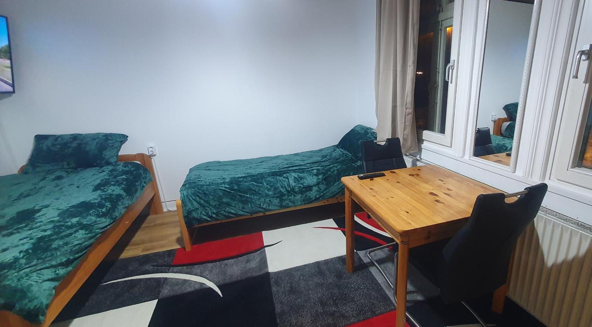 Larisa's Nr 12 Mit Parkplatz Hamburg
