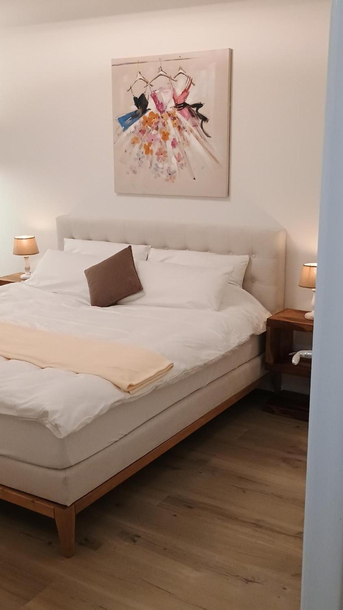 2-room With Balcony View Of Aussenalster Apartment Hamburg