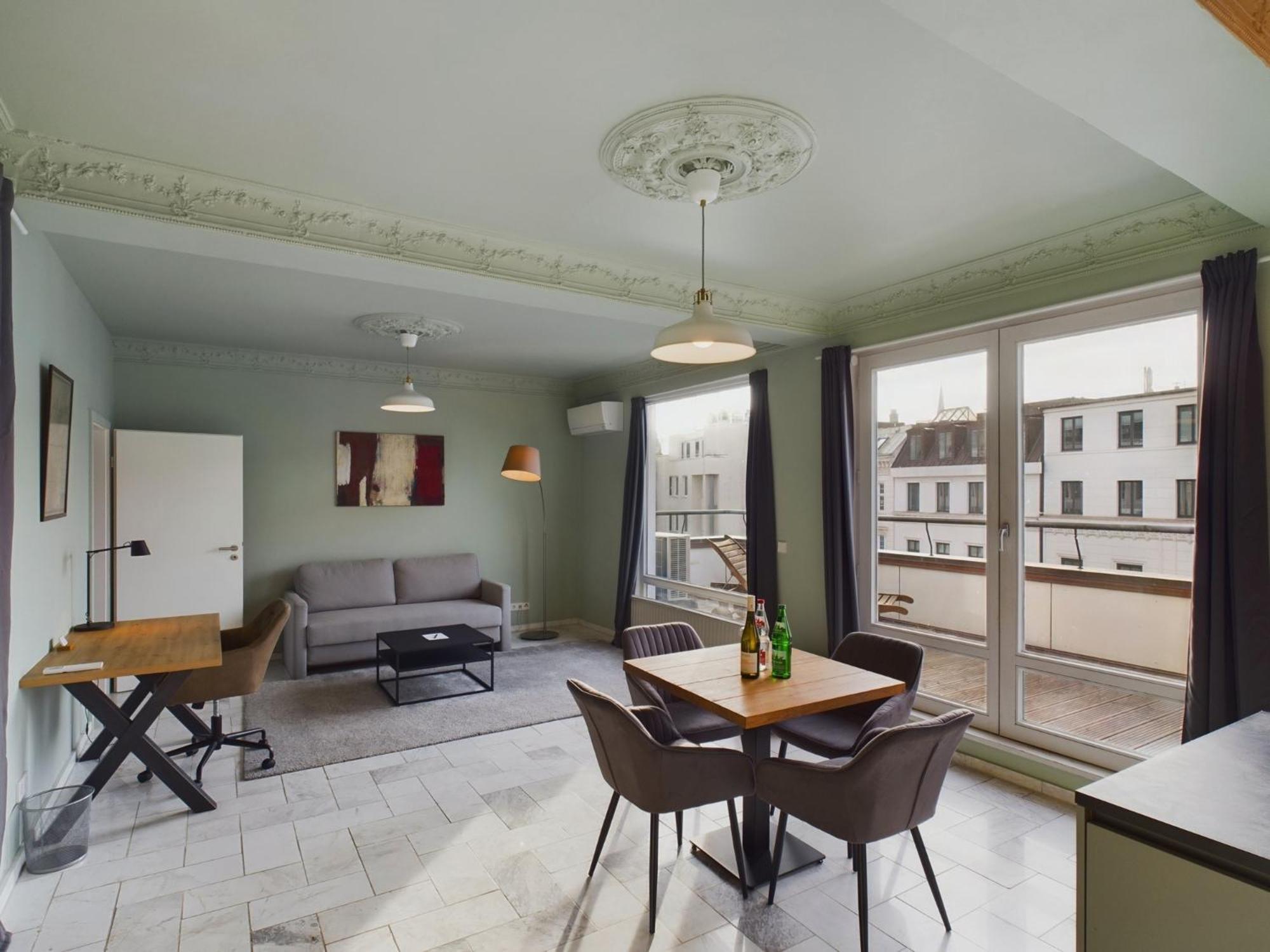 Art Apartment *