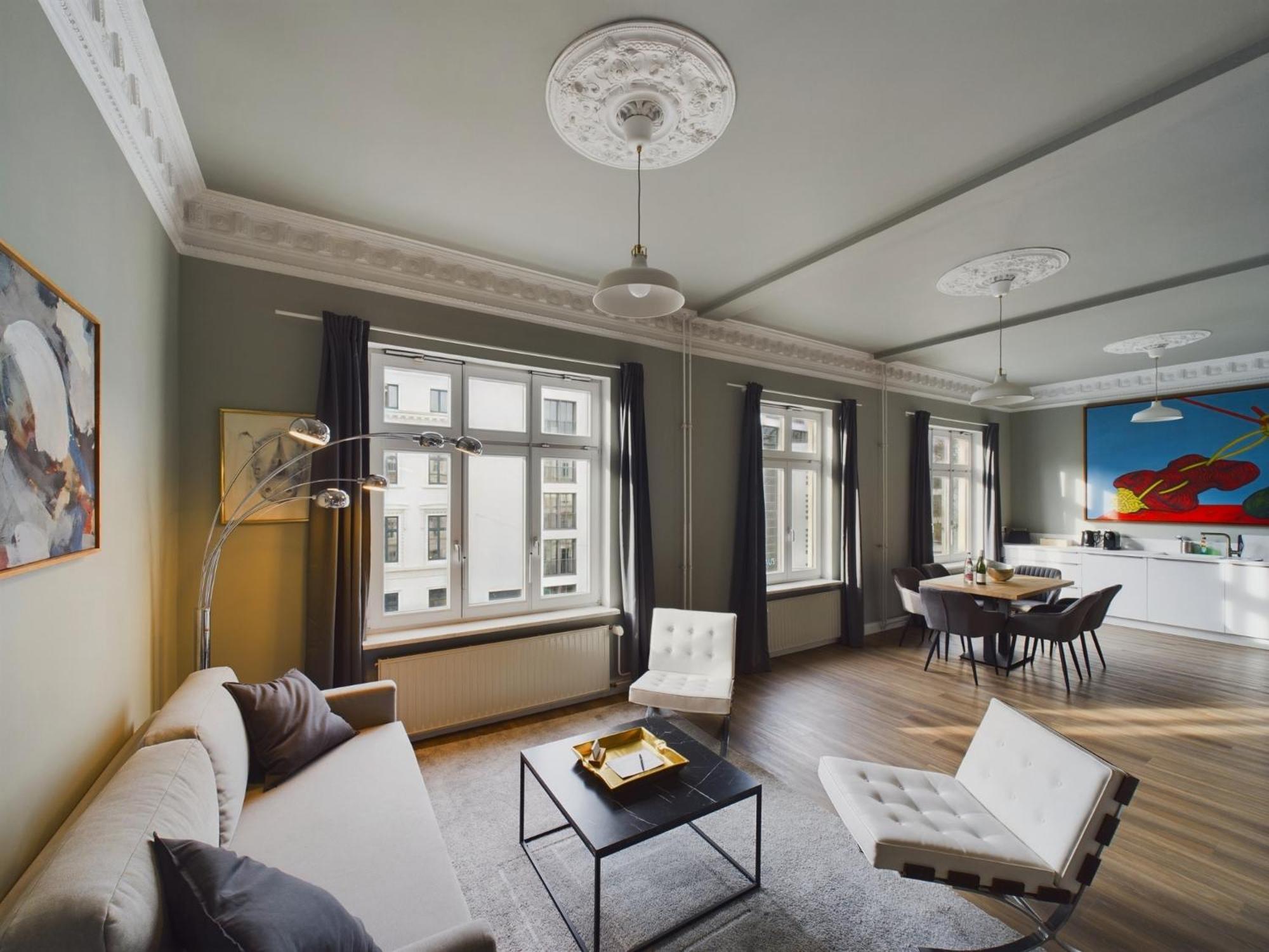 Art Apartment *