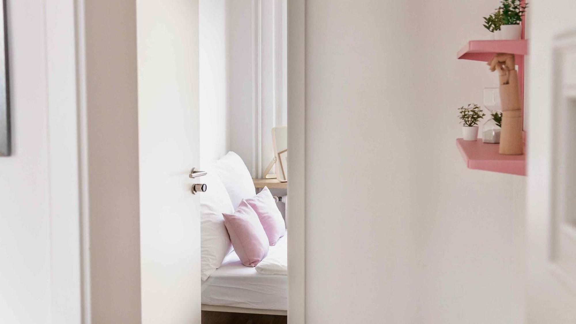 Stacey Alster Aparthotel