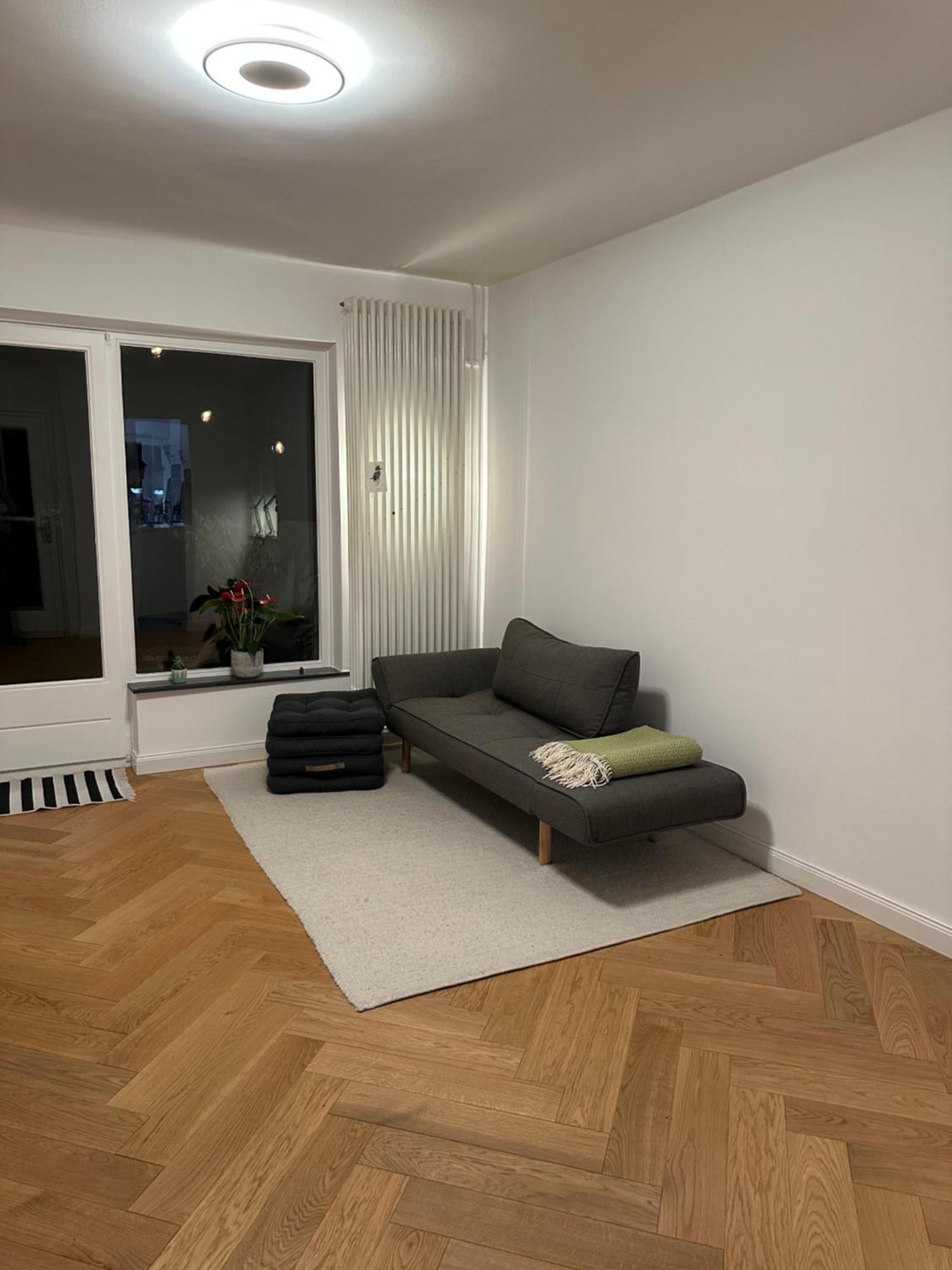 Quiet Modern End-unit House Apartment *