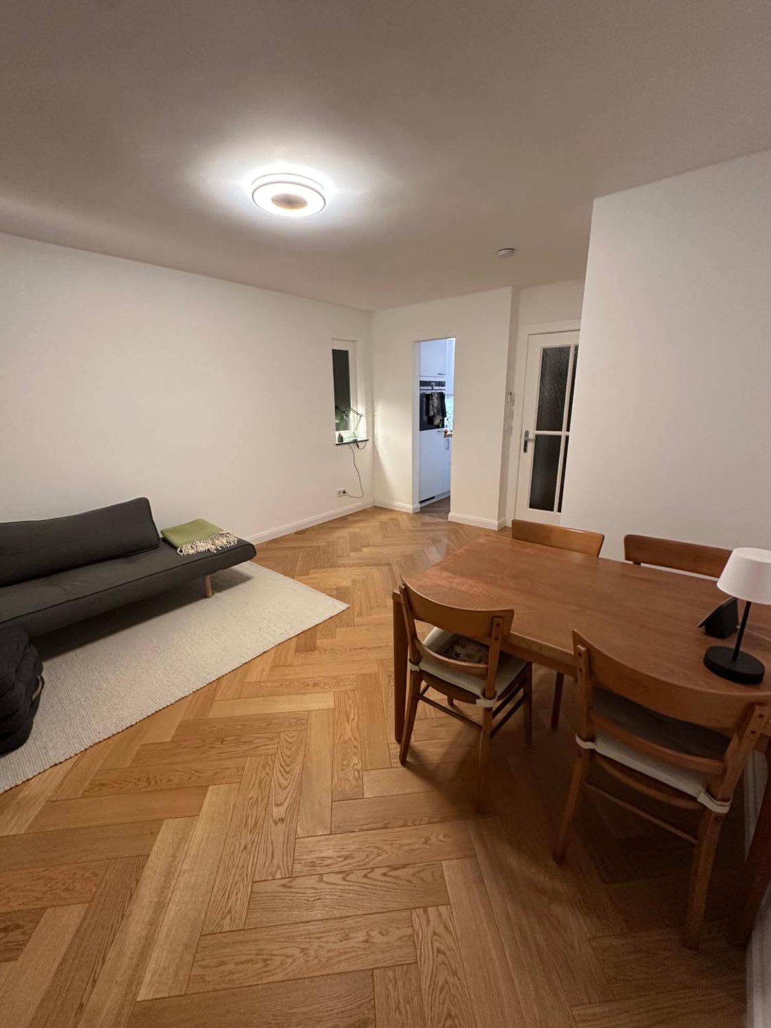Quiet Modern End-unit House * Hamburg