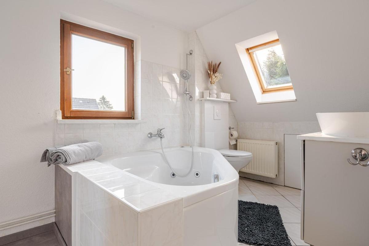 Familien Oase Mit Jacuzzi Und Garten Apartment *