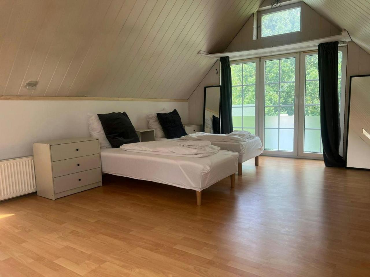 Spacious For 10 Apartment *