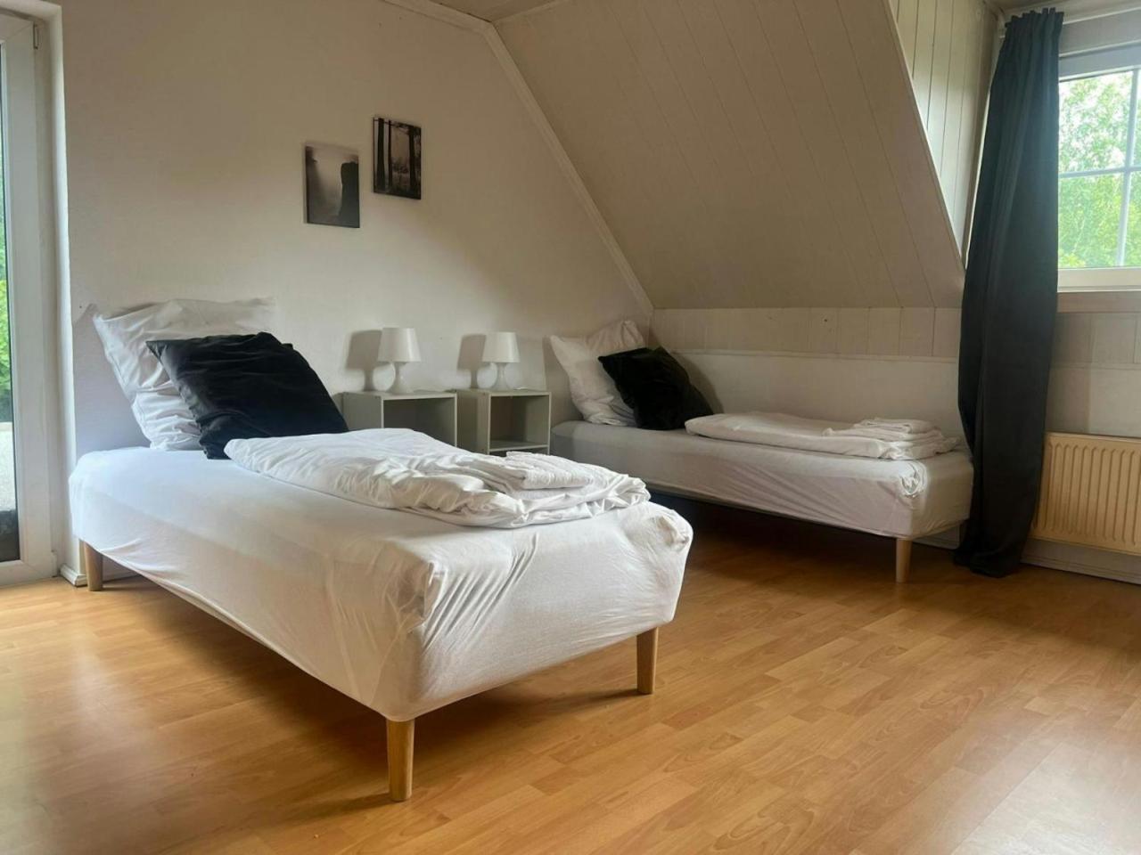 Apartment Spacious For 10 Hamburg