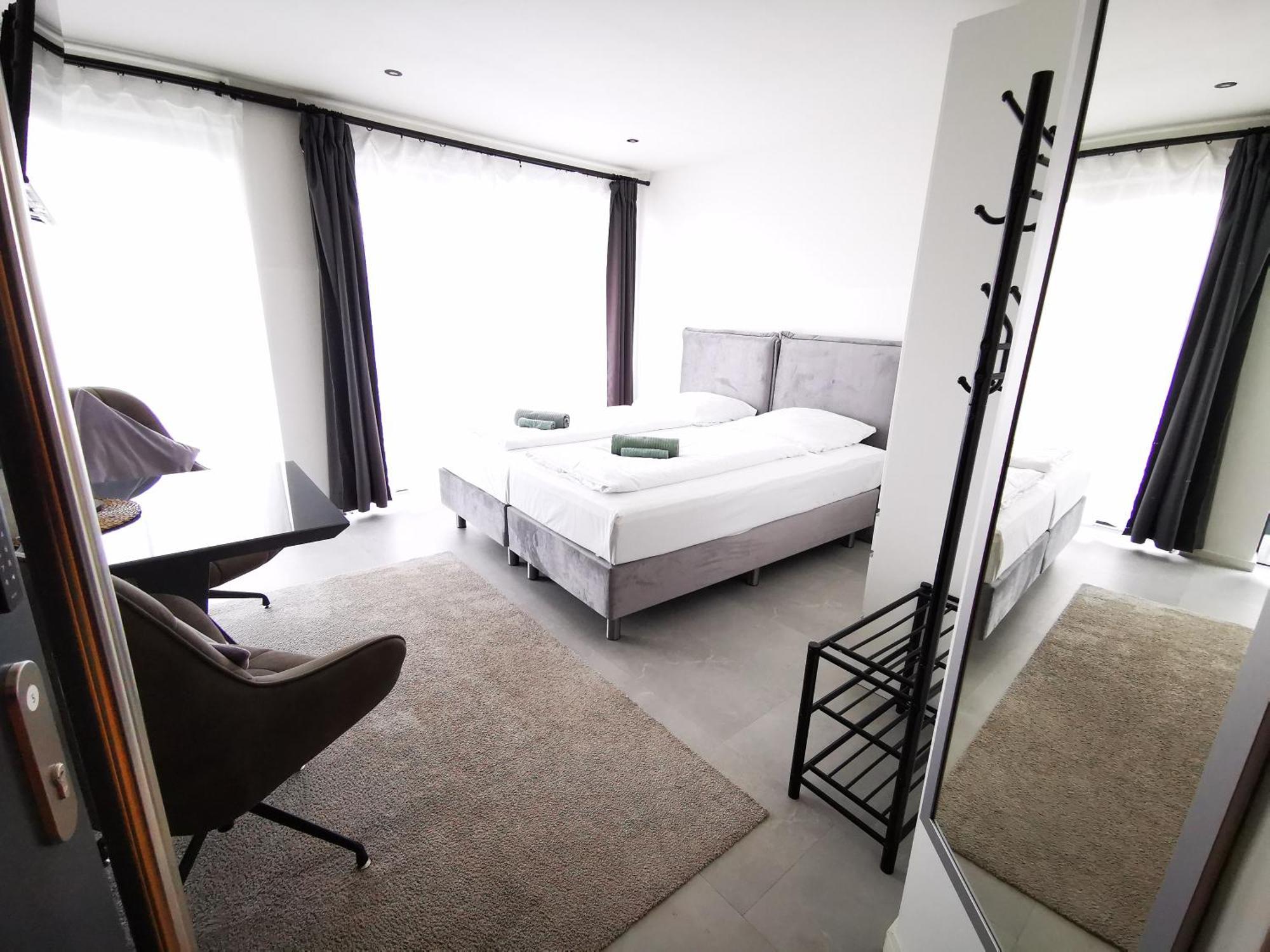 Hh 05 By Rockchair - Superhost Status - Modernes Mit Sonnigem Balkon & Premium Boxspringbetten In Winterhude - Geheimtipp * Hamborg