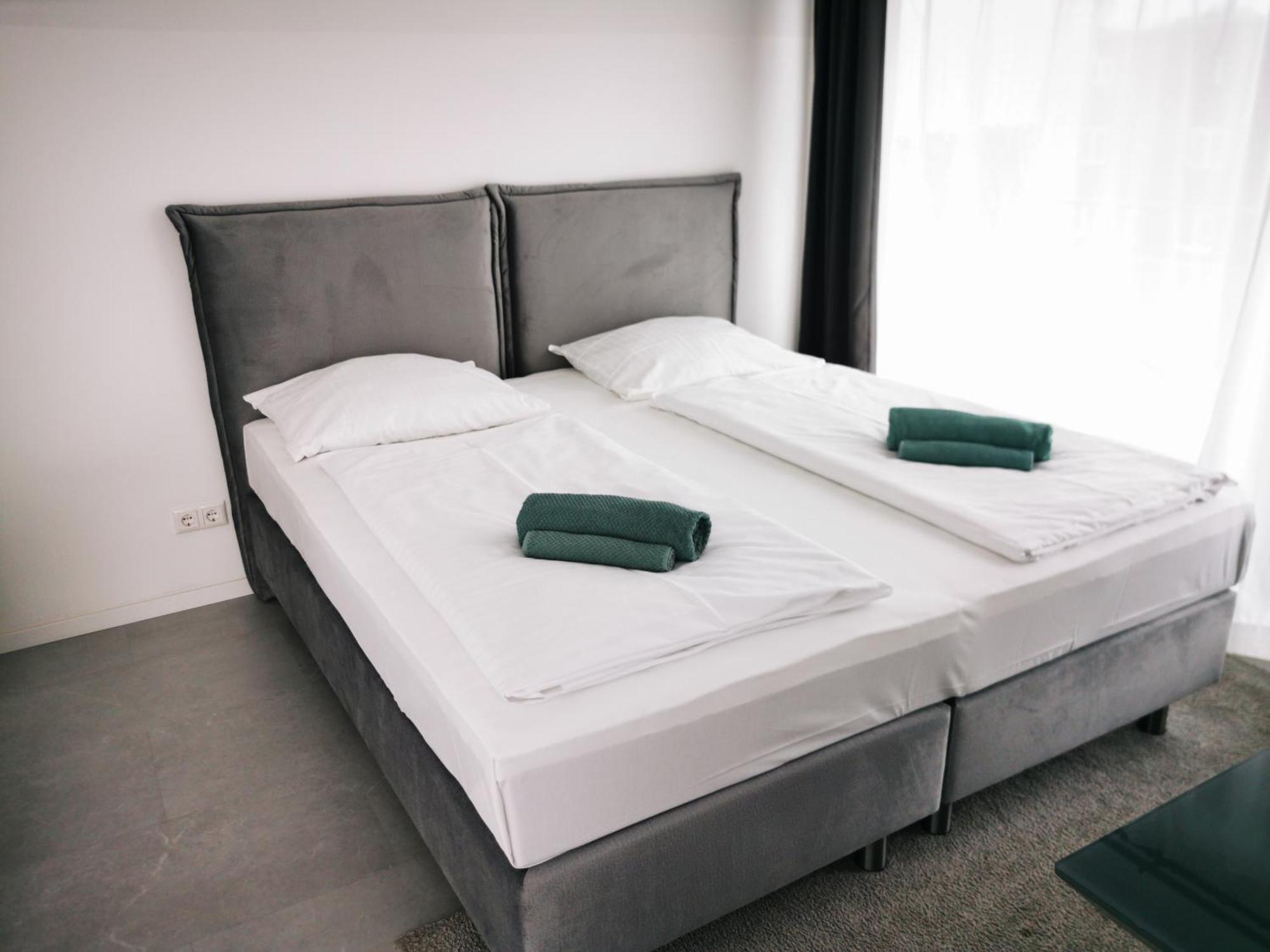 Hh 02 By Rockchair - Superhost Status - Modernes Mit Sonnigem Balkon & Premium Boxspringbetten In Winterhude - Geheimtipp
