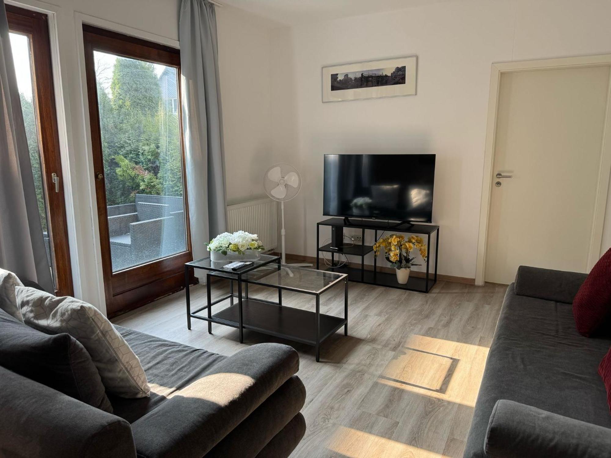 Schoenes Und Modernes Haus In Hamburg-billstedt Apartment