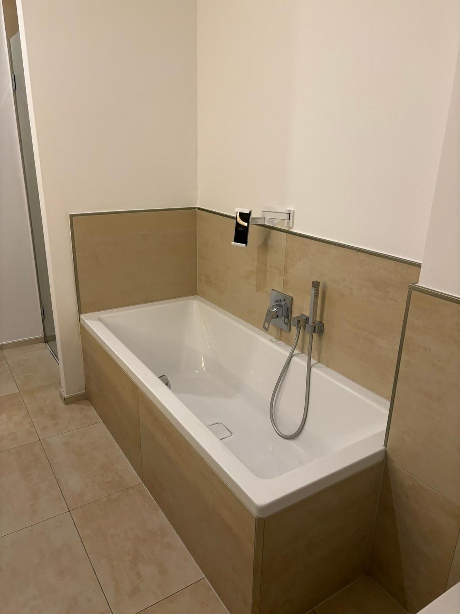 90 Qm Shanghaiallee Apartment *