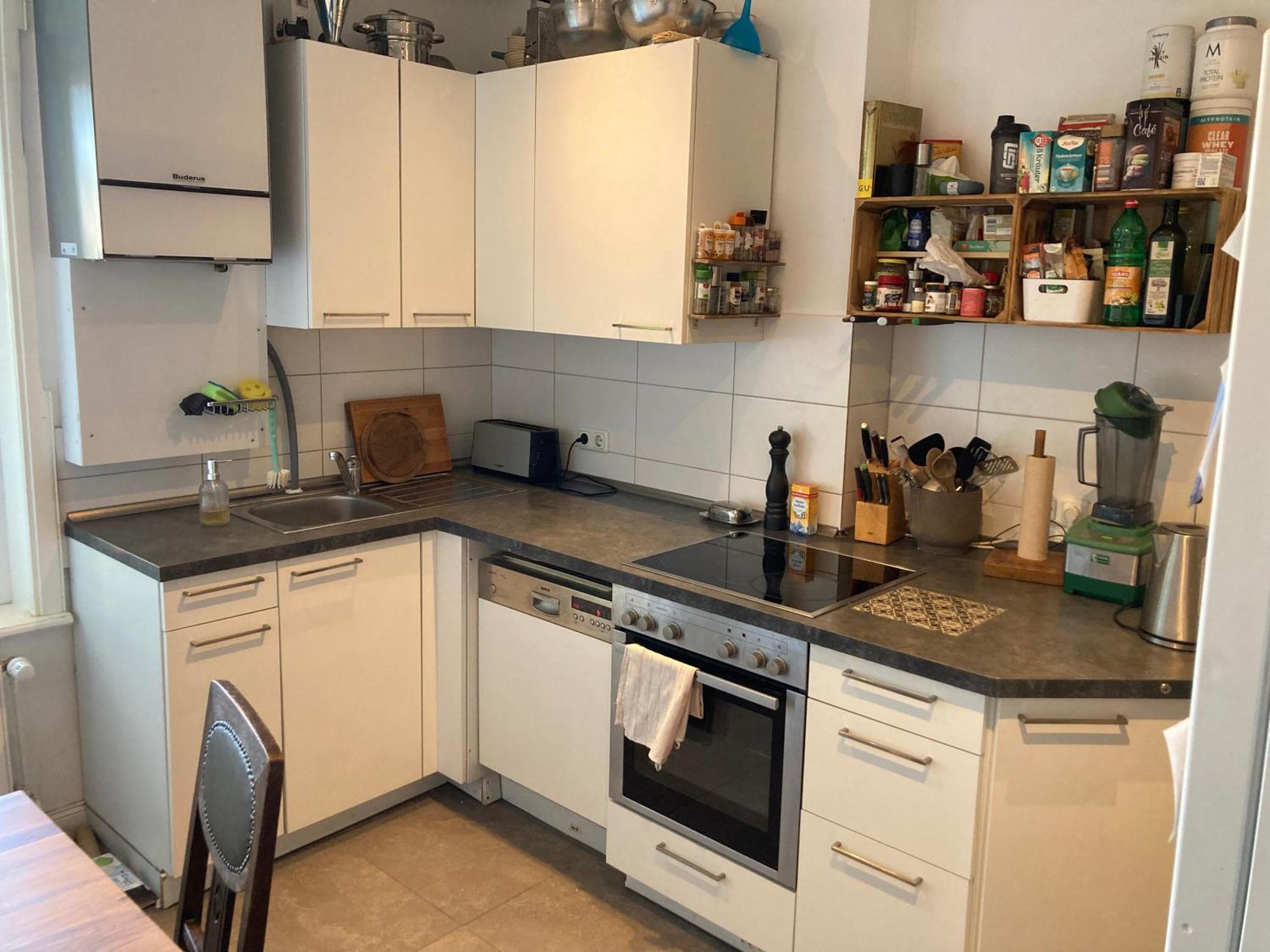 Zentrales Mit Eigenem Balkon Homestay