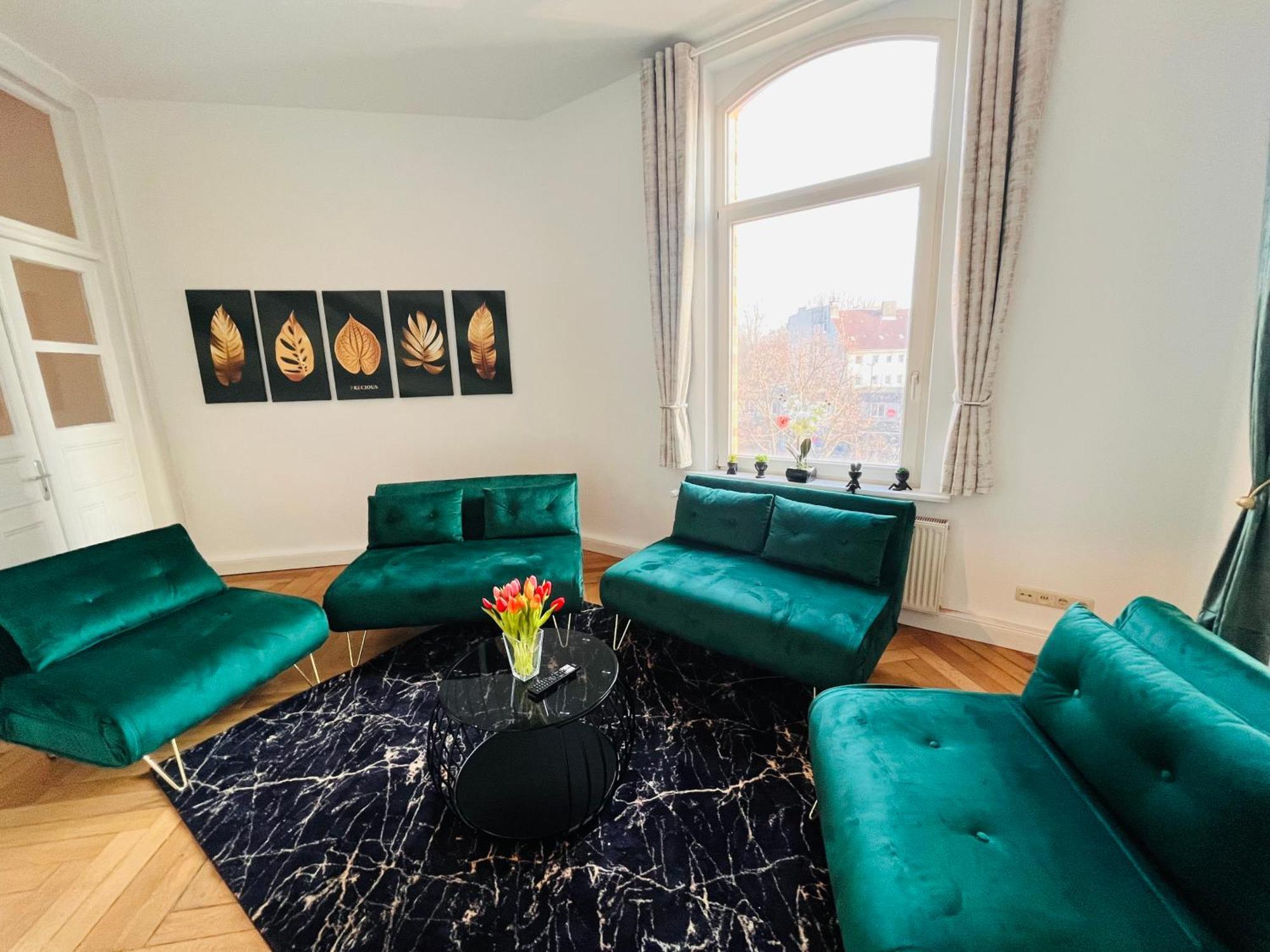 Am Beatles Platz Apartment