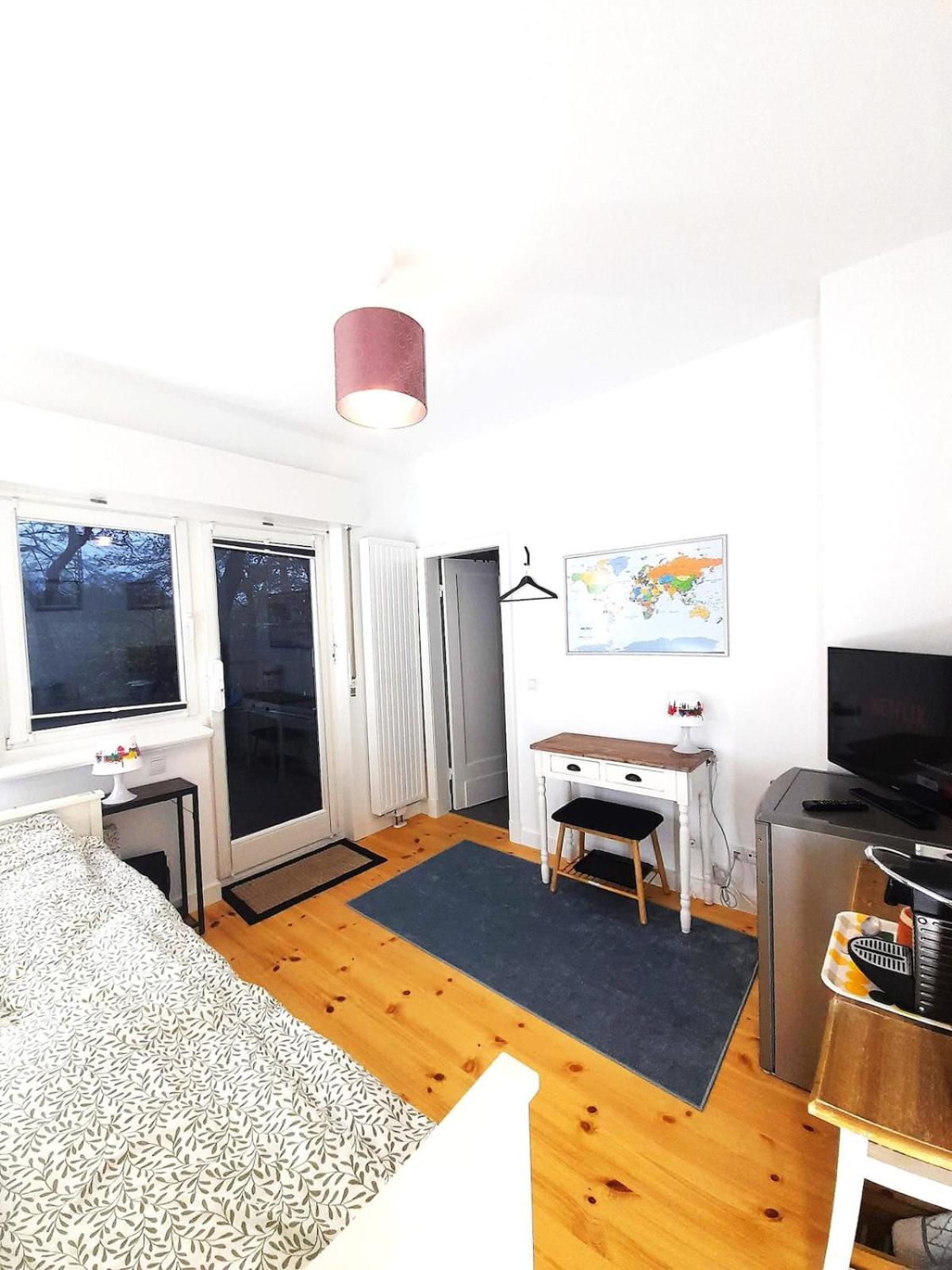 Private Small W Own Entrance, Spacious Bathroom, On-site Parking *