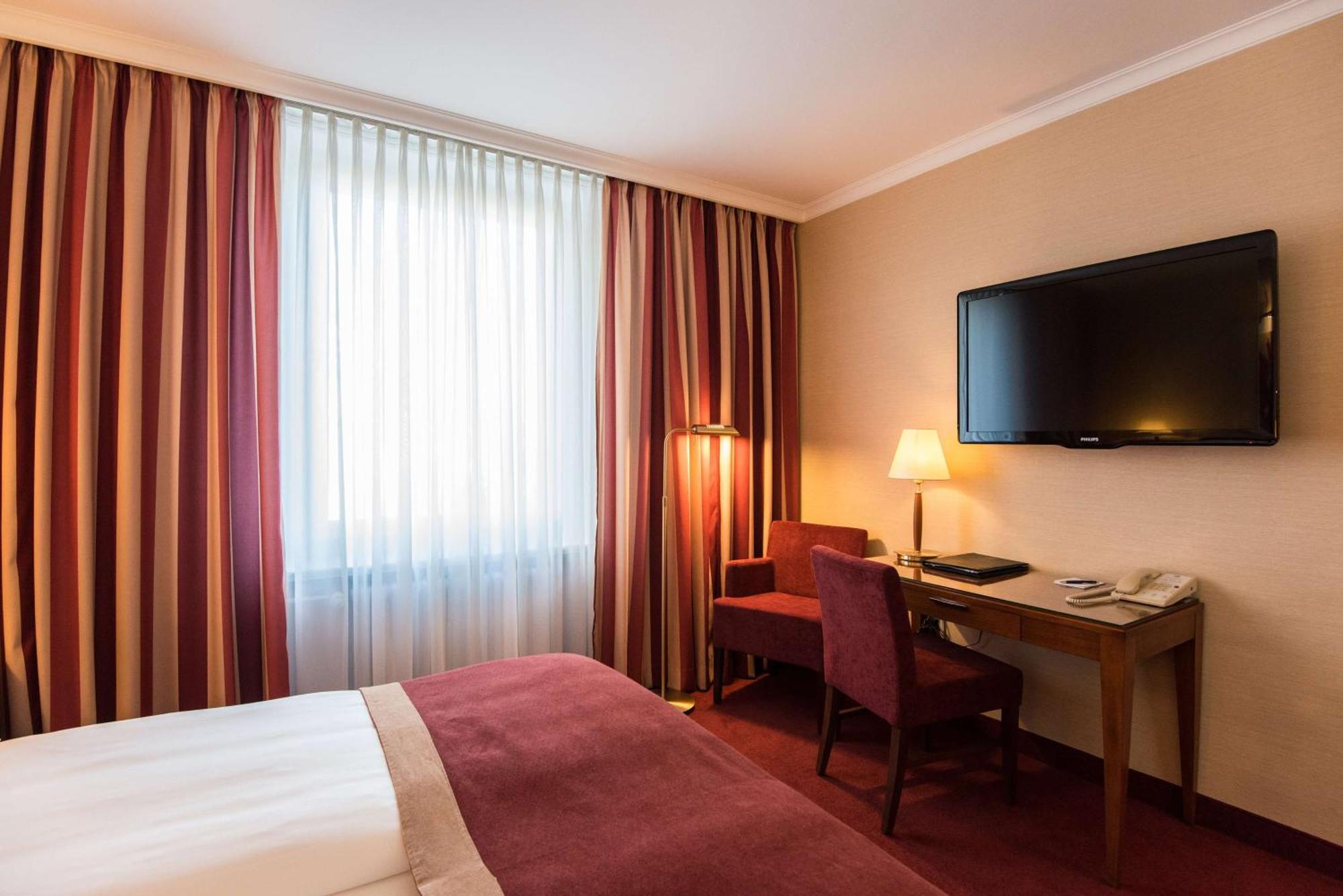 Western St. Raphael Hotel 4*