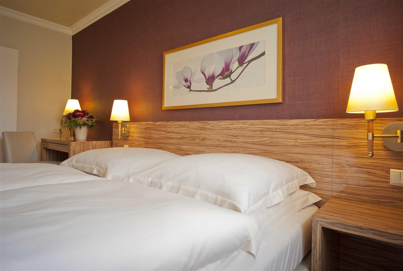 Western Raphael Altona 3*
