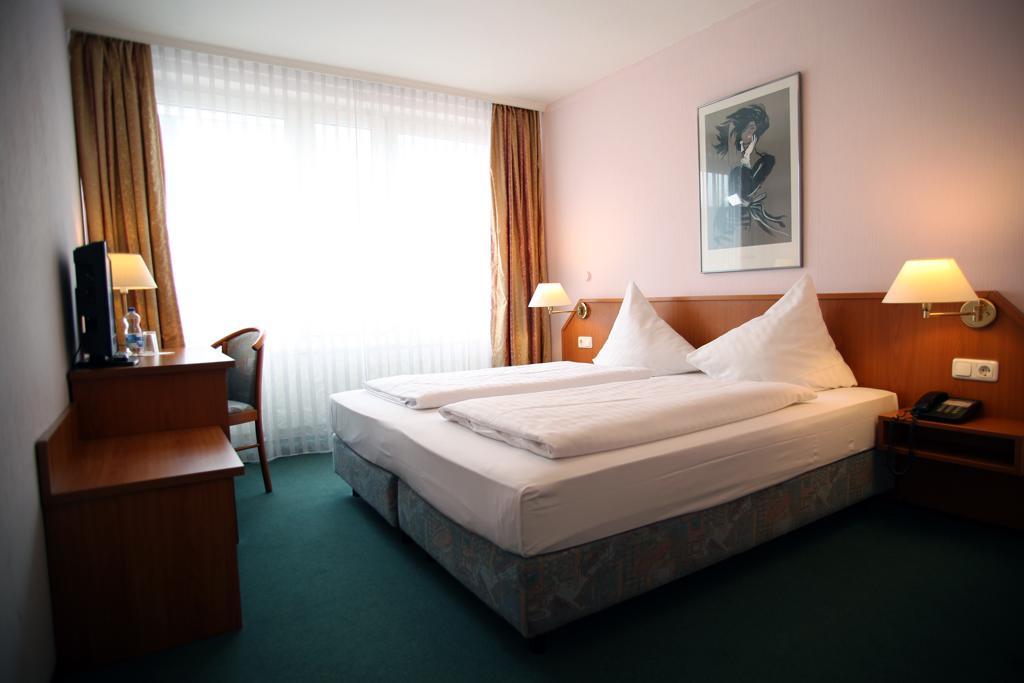 Lafayette Hotel