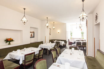 Signature Astoria Hotel 3*