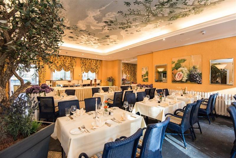 Western St. Raphael Hotel 4*