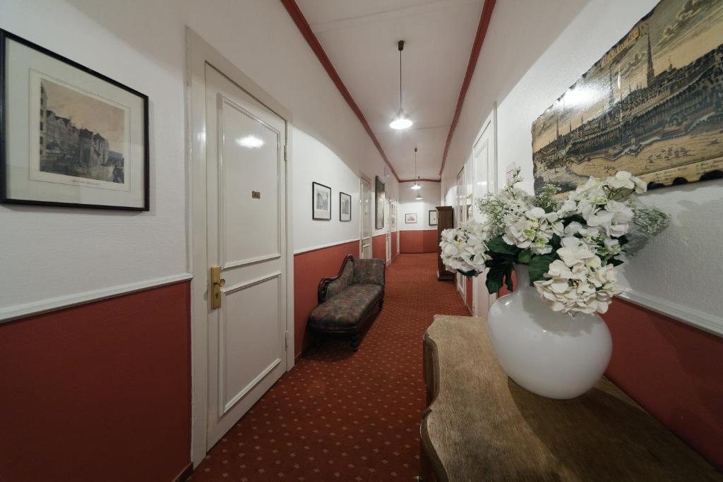 Hotel Phoenix City 3*