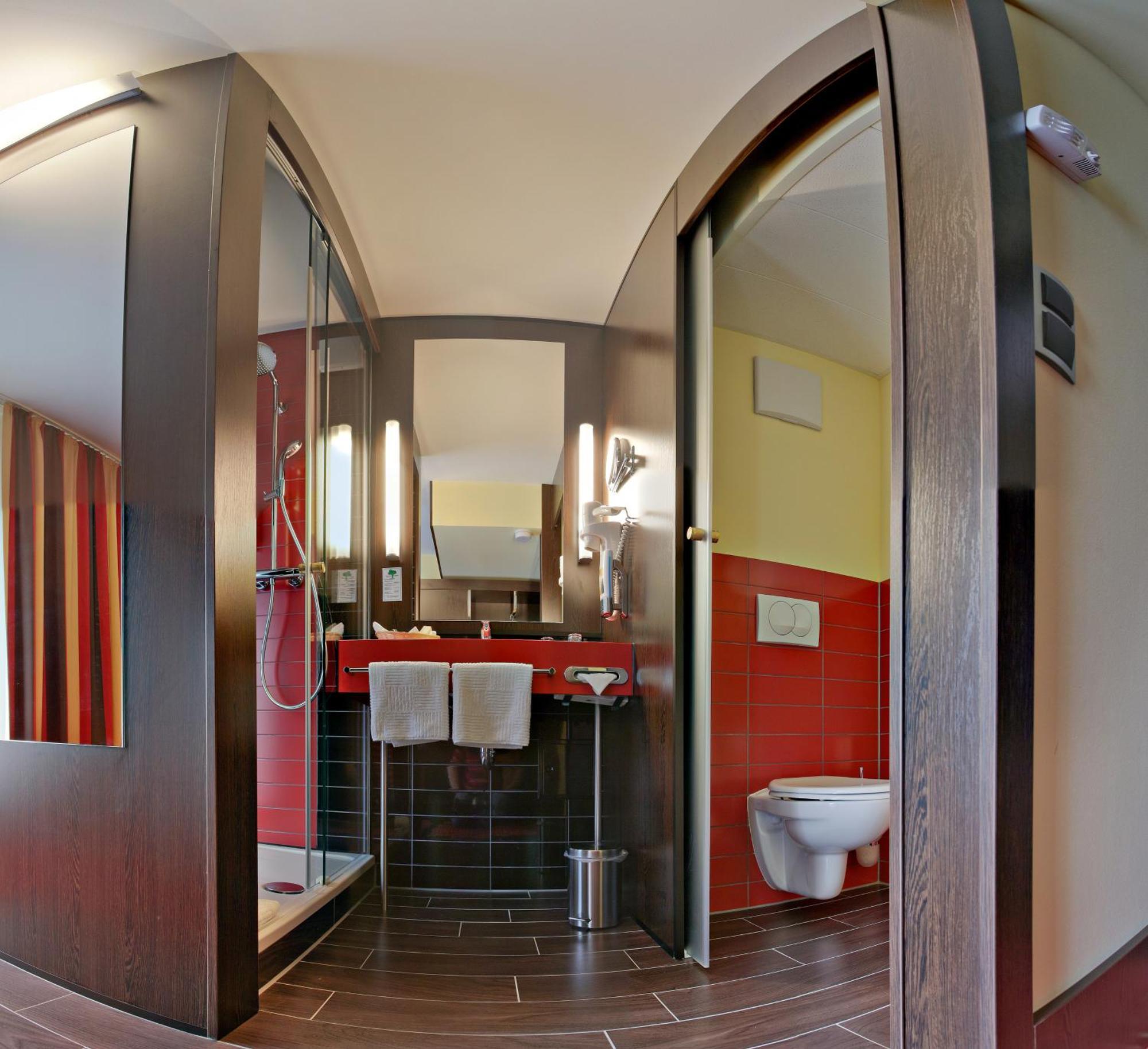 Western Plaza Hotel 4*