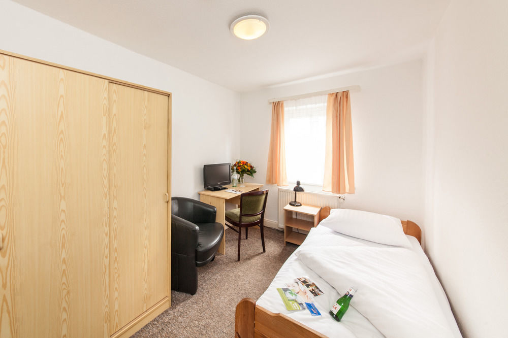 Signature Astoria Hotel 3*
