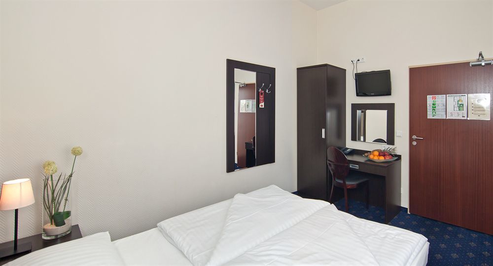 Hotel Continental Hauptbahnhof 3*