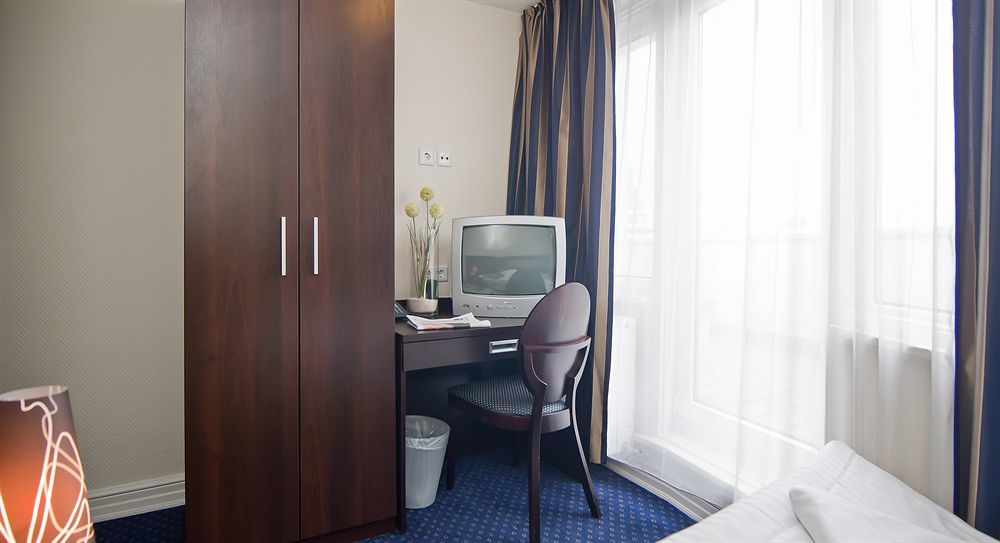 Hotel Continental Hauptbahnhof 3*