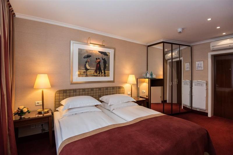 Western St. Raphael Hotel