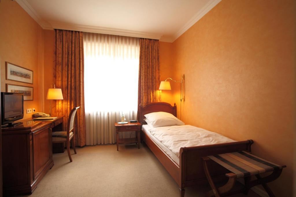 Alster-hof Hotel