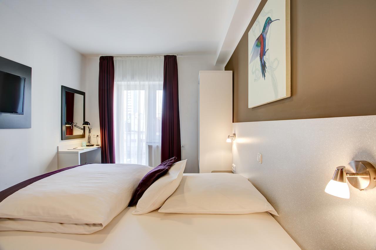 Hotel West 3*
