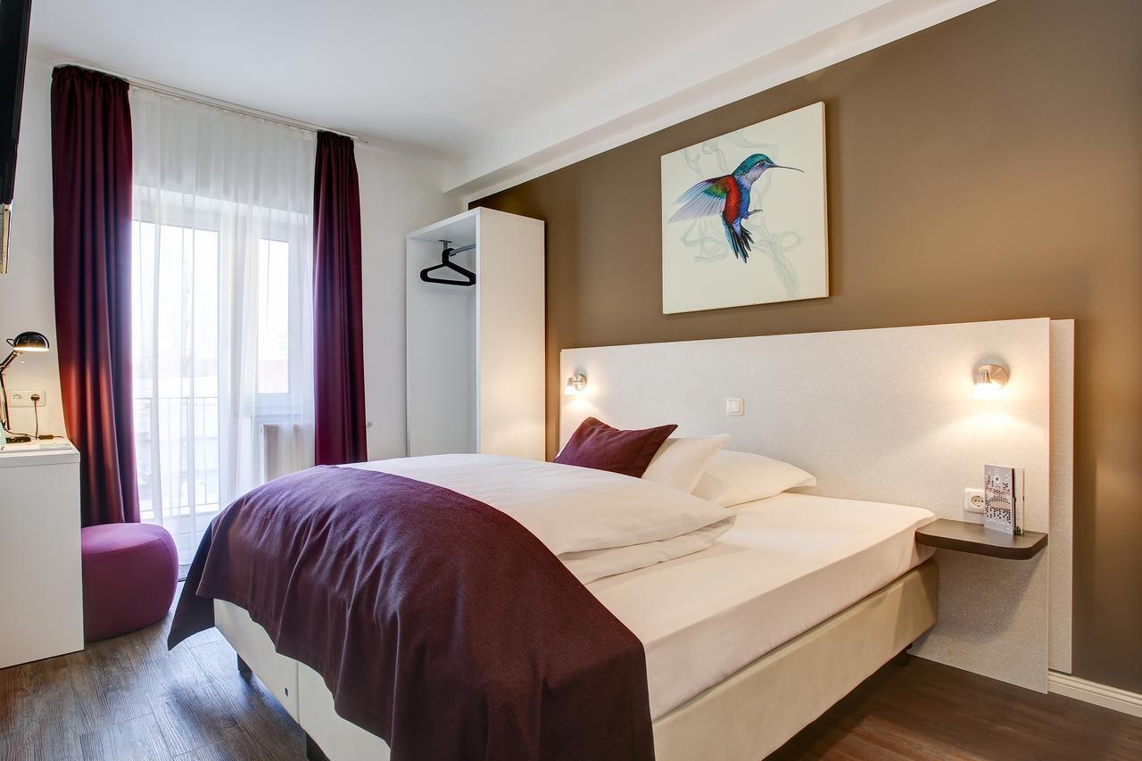 Hotel West 3*