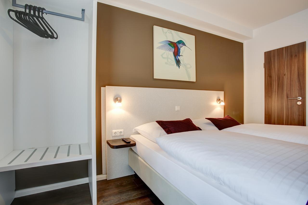 Hotel West 3*