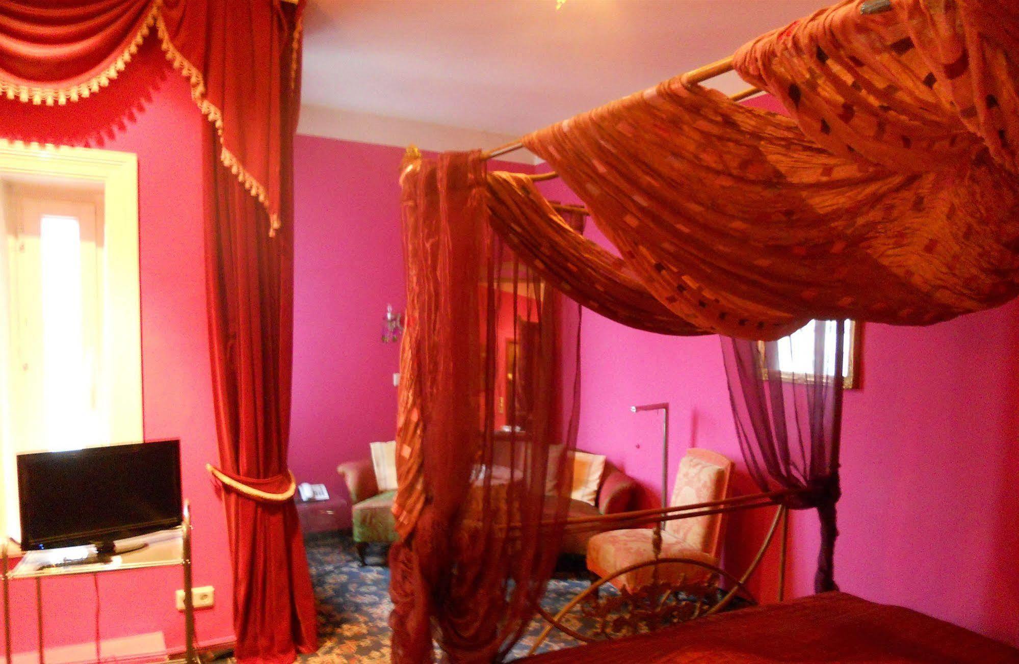 Village Hotel 3*