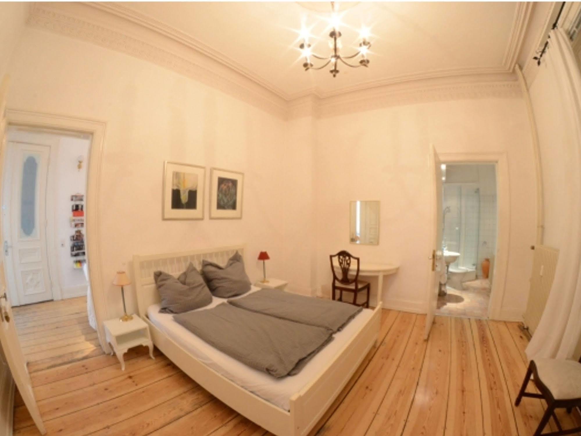 Hotel&Hostel B8 *